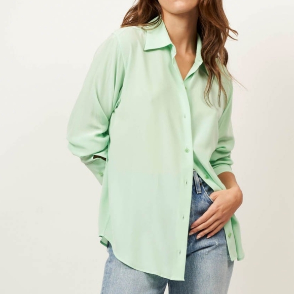 Equipment Silk Very Light Green Silk Button Down Coupe size M - Picture 2 of 6